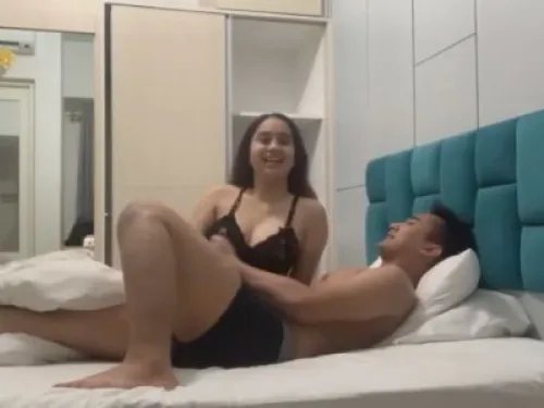 Dijatahin Sama Brondong